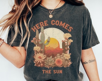 Hier kommt die Sonne T-Shirt, Boho Hippie T-Shirt, Retro T-Shirt, Komfort Farben Tshirt, hier kommt die Sonne Komfort Farben T-Shirt, Vintage Oversized Look