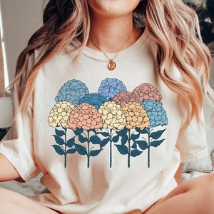 Hydrangea Flowers Tee, Hydrangeas Graphic Shirt, Retro Vintage Hydrangea T-shirt, Comfort Colors Tee Shirt, Oversized Tshirt, Flower Lover