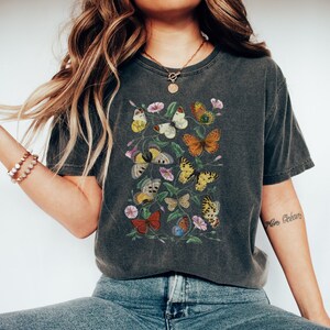 Vintage vlinderbloemen Comfort kleuren T-shirt Boho Cottagecore Tee Flora Fauna Fairycore Tshirt Oversized vlindershirt