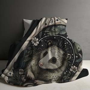 Couverture de carte de tarot Possum, Opossum, couverture d’Opossum, lancer de Possum, noyau de poubelle cadeau étrange, Cottagecore, cartes de tarot, jeu de tarot, lancer de tarot