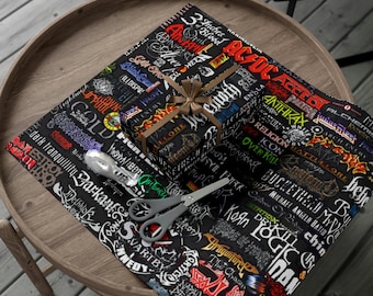 Geschenkpapier für das ultimative Metal Geschenk: Mit klassischen Heavy Metal Band Logos. Geben Sie Ihren Geschenken ein Metal Makeover! Hard Rock Geschenkverpackung!