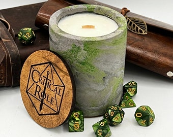 Scented Candle with DnD Dice, Moss Green Decor, Dungeons and Dragons Dice Set , DM Gift, D20 Acrylic Dice, Dungeon Master, Hand Poured