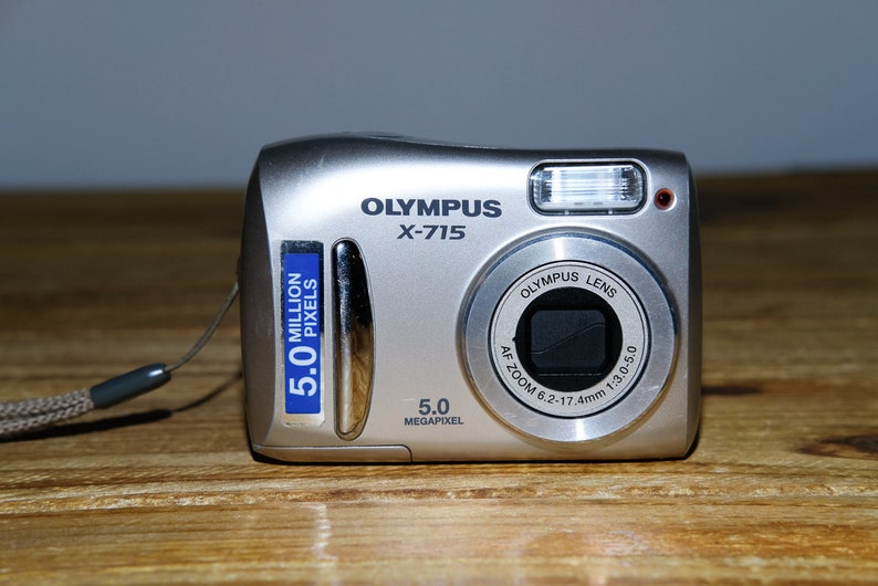 Olympus FE-115 X-715 5MP Retro Y2K Compact Digicam 2006 Vintage CCD Point and Shoot Camera imagem 2