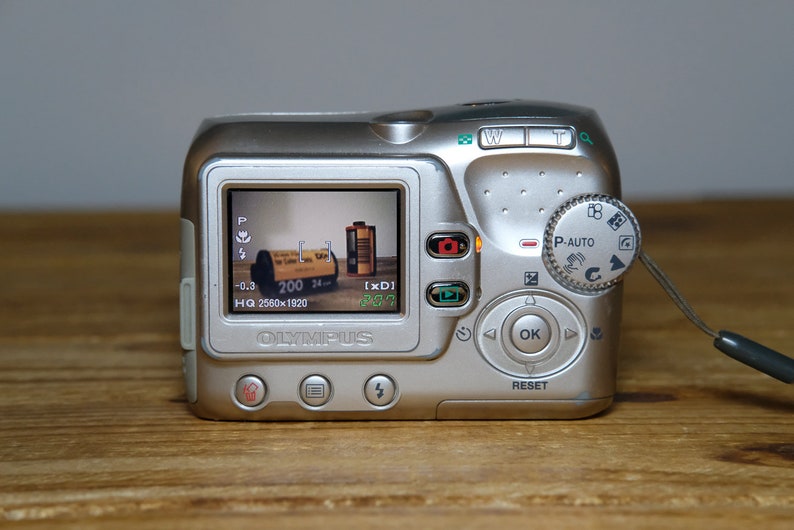Olympus FE-115 X-715 5 MP Appareil photo numérique compact rétro de l'an 2000 Appareil photo CCD vintage 2006 image 3