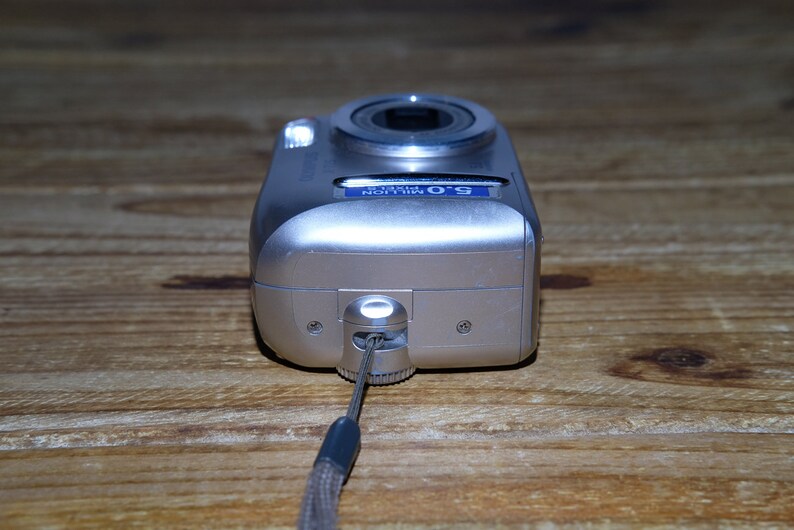 Olympus FE-115 X-715 5 MP Appareil photo numérique compact rétro de l'an 2000 Appareil photo CCD vintage 2006 image 6