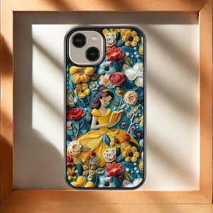 Puede incluir: Una funda para teléfono con un diseño floral colorido que presenta a un personaje de princesa leyendo un libro. El diseño es 3D y tiene un aspecto texturizado.