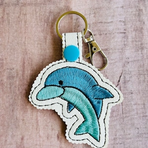 [LOW CLASSIC] / ☆ 24SS DOLPHIN BEADS KEY RINGS / BLUE baojielai Handmade Dolphin Beads Keychain Cuteness Acrylic