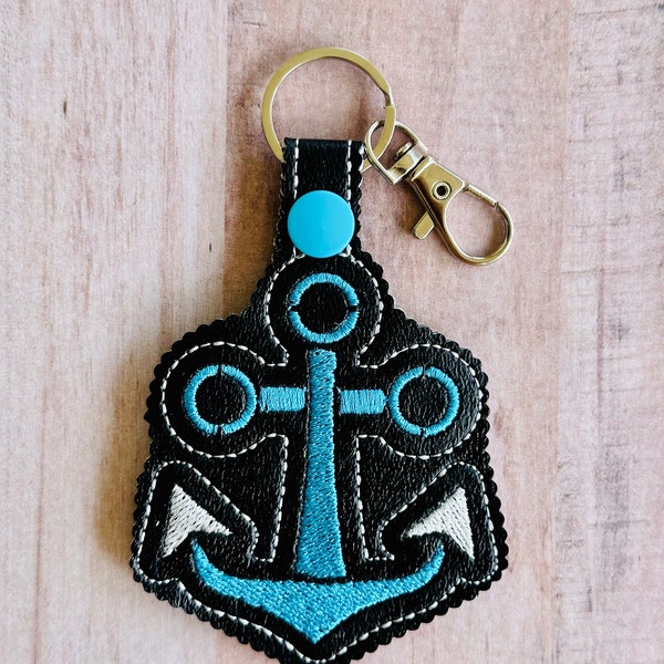 Stylish Anchor Keychain - Trendy Nautical-Inspired Accessory for Key Organization and Fashionable Statement.