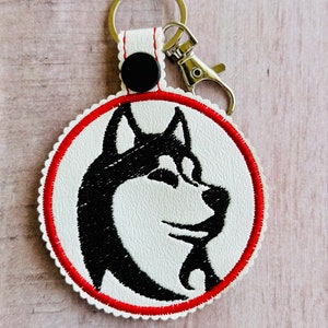 Adorable Dog Keychain - Handcrafted Pet Lover’s Gift - Personalized Canine Charm - Unique Accessory for Dog Owners - Cute Puppy Keyring.