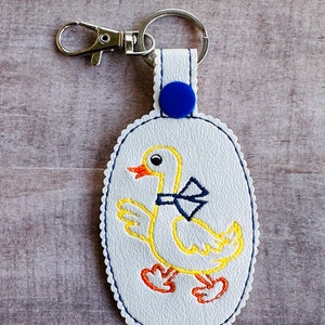 Adorable Embroidered Duck Keychains - Perfect for Animal Lovers and Nature Enthusiasts.