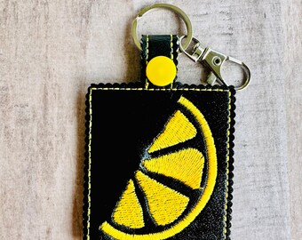 Refreshing Lemon Keychain - Handmade Citrus Fruit Charm for Bags & Keys - Unique Gift Idea for Lemon Lovers - Trendy Artisan Keyring.