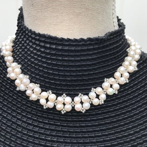 Vier Stile Elegante Süßwasserzuchtperlen Halsketten, Hochzeitshalsketten, zwei Reihen Perlenketten, funkelnder Schmuck, Statement Schmuck.