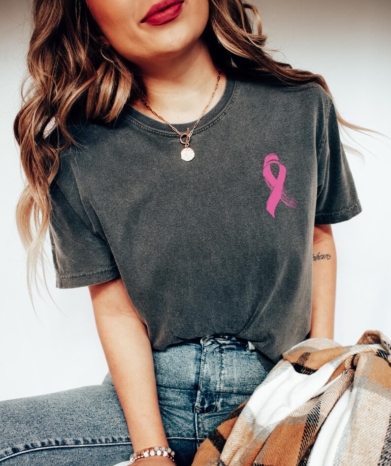 Camiseta Comfort Colors® contra el cáncer de mama, camiseta con lazo rosa, camiseta de concienciación sobre el cáncer, regalo para supervivientes de cáncer imagen 2