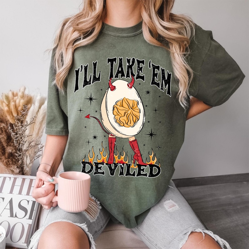 Comfort Colors Funny Thanksgiving Shirt for Women: Deviled Eggs Graphic Tee imagem 3