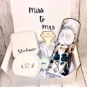Future Mrs Gift box, Engagement Gift, Bridal Shower Gift, Fiance Gift, GIft for Bride to be, Bride to Be Gift Box, Gift Box for Future Bride