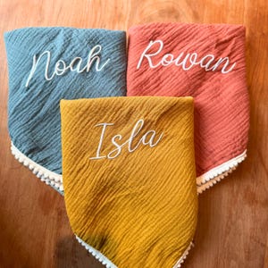 Personalisierte Babydecke mit Namen bestickt - Personalisierte gestrickte Baumwolle-Kinderwagen-Kinderzimmer-Decke, Säuglingsdecke, Babypartygeschenk