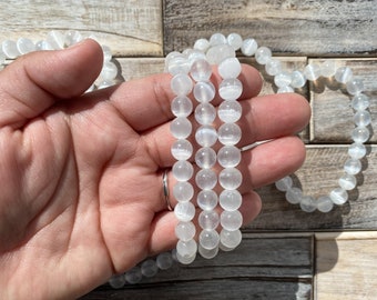 Pulsera de selenita de espato satinado / 8 mm / Una elección intuitiva / Pulsera de cuentas / Pulsera de selenita