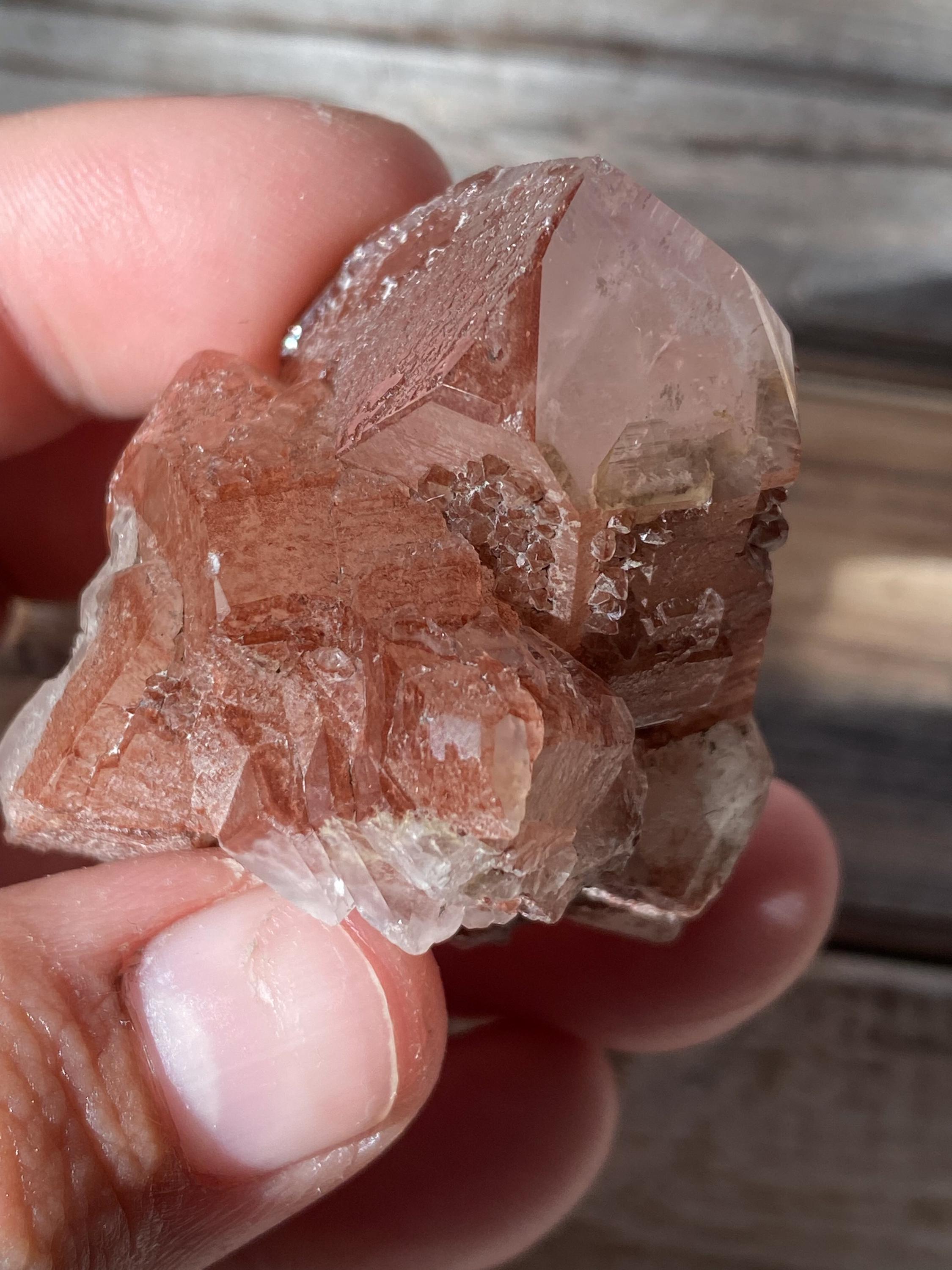 ピンクリチウムクォーツクラスター | ブラジル産 | カットベース
