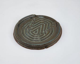 Green and gray spoon rest