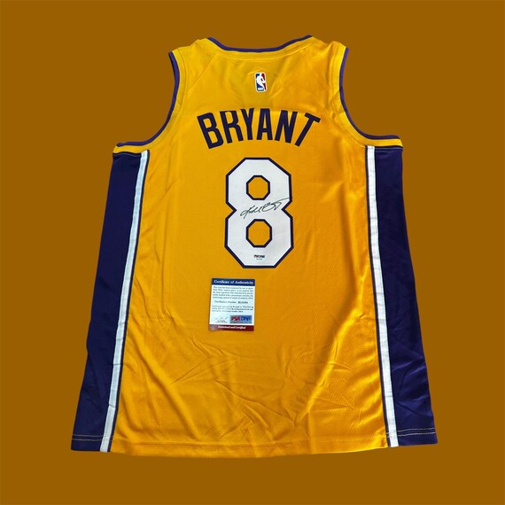 コービー・ブライアント ロサンゼルス・レイカーズ 直筆サイン入り