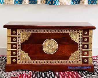 Handgemaakte houten stamkoffietafel met messing inlegwerk (36 x 18 x 18)