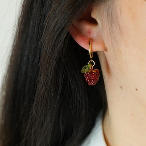 Raspberry Clip On Earrings Gold Hoop Earring Drop Pink Fruit Huggies, Dainty Fair Boho Ear Clips, Non Pierced Ears No Piercing Girl Earring imagem 7
