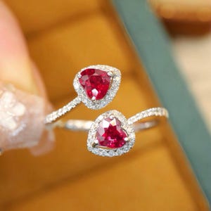 Anillo de oro macizo de 18k con rubí auténtico color sangre de paloma / Anillo de compromiso con doble rubí / Anillo de rubí en forma de corazón / Anillo de rubí de alta gama para mujer / Anillo de rubí delicado