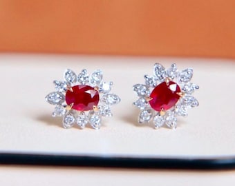 Orecchini a lobo minimalisti con rubino: contorno di diamanti in oro bianco 18 carati