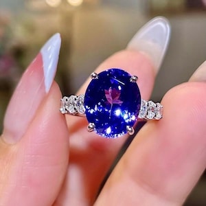 Natural Tanzanite ring in 18k solid white gold/Tanzanite engagement ring for bride wedding ring/handmade dainty Tanzanite ring with diamonds