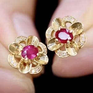 18k solid gold earth mined ruby studs\Unique floral ruby studs/Dainty floral ruby studs/Diamond Art Deco pinky red ruby studs anniversary