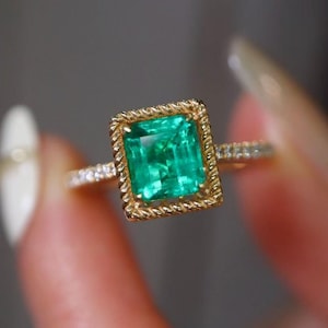 18K gold Emerald Ring/Unique minimalist real Emerald Ring Personalized emerald Ring for Her/Handmade real Emerald ring/Custom Ring for her