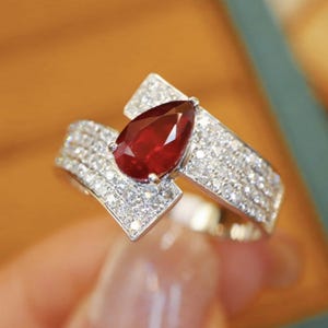 Luxury 1.05ct natural pigeon ruby ring 18k white gold ring/Vintage real ruby engagement ring/Diamond band ruby ring/Handmade ruby ring women