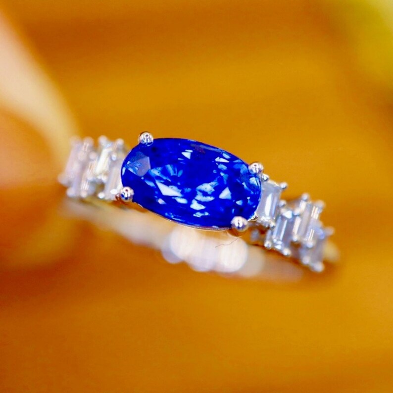 18k White Gold Natural Royal Blue Sapphire Engagement Ring/zambia Oval