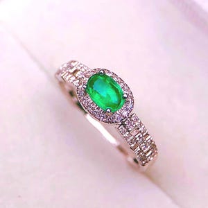 Natural emerald ring in 18k white gold/Diamond halo emerald ring/diamond accent emerald engagement ring/luxurious big oval emerald jewelry