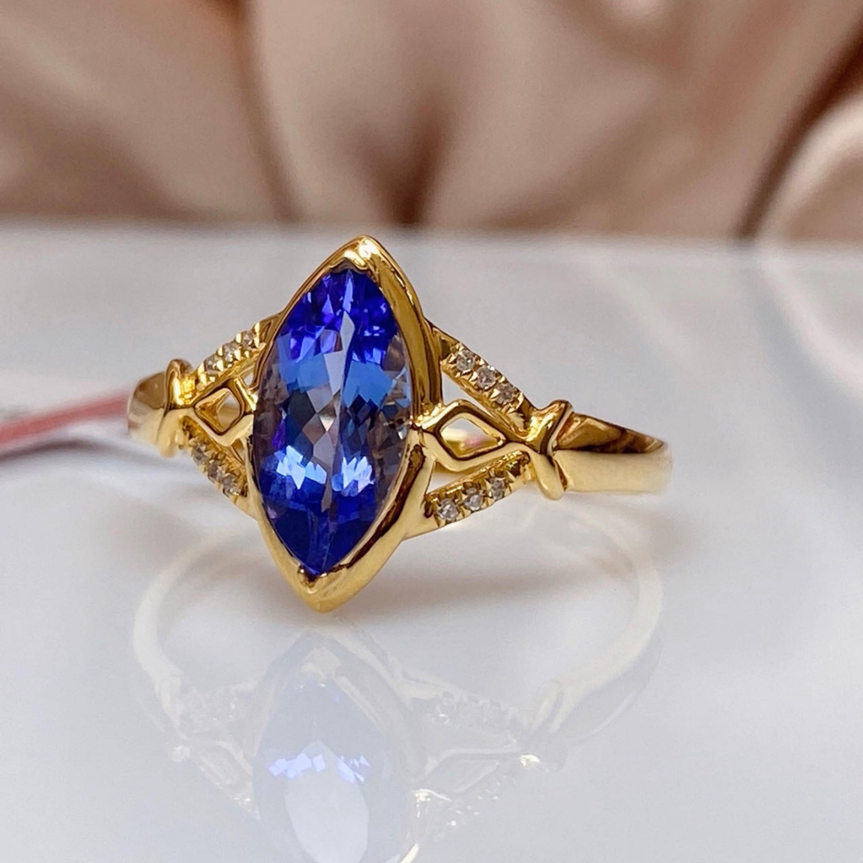 Natural Tanzanite ring in 18k white gold/Tanzanite engagement ring for bride wedding ring/handmade fine jewelry in real gems and solid gold
