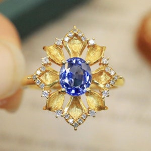 Anillo de compromiso con zafiro azul aciano natural en oro de 18 quilates/Anillo de compromiso con zafiro de Zambia/Anillo de zafiro art déco único/Zafiro vintage