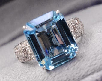 Genuine aquamarine wedding ring 18k white gold/Huge aquamarine solitaire ring/High end aquamarine ring/Trendy aquamarine ring gift for women