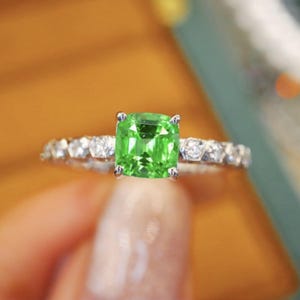 unique natural Tsavorite green garnet engagement ring in 18k white gold/handmade art deco real tsavorite ring women birthstone anniversary