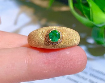 Handmade Sandblasted 18K Gold Emerald Ring: Zambian Gemstone