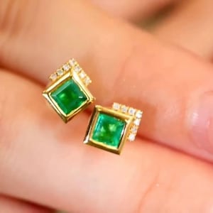 Vivid Green natural emerald studs in 18k yellow gold/Minimalist real emerald studs/Handmade emerald studs with diamonds/Art deco emeralds