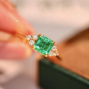 Diamond natural emerald Ring in solid 18k white gold/Unique personalized emerald Ring for Her/Handmade real Emerald ring/Custom Ring for her