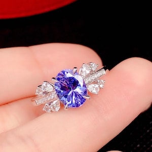 Natural Tanzanite ring in 18k solid white gold/Tanzanite engagement ring for bride wedding ring/handmade dainty Tanzanite ring with diamonds