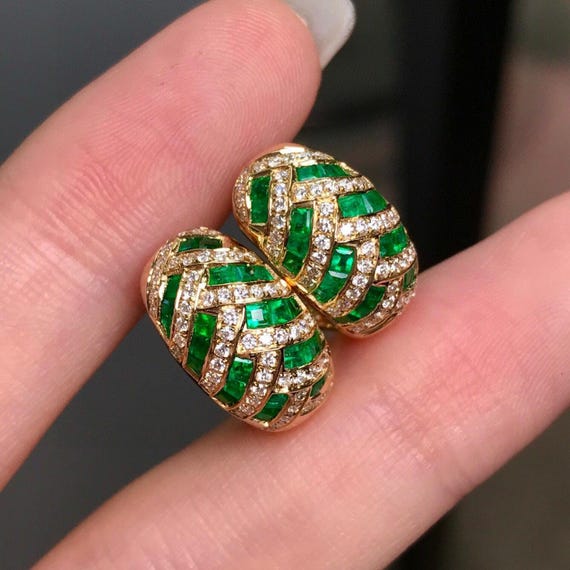 Orecchini unici con smeraldo naturale in oro giallo 18k/Perni con