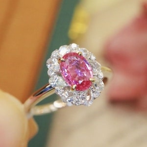Unheated natural pink sapphire 18k white gold/Diamond halo sapphire wedding ring/Unique oval sapphire ring for her/Fine pink sapphire ring