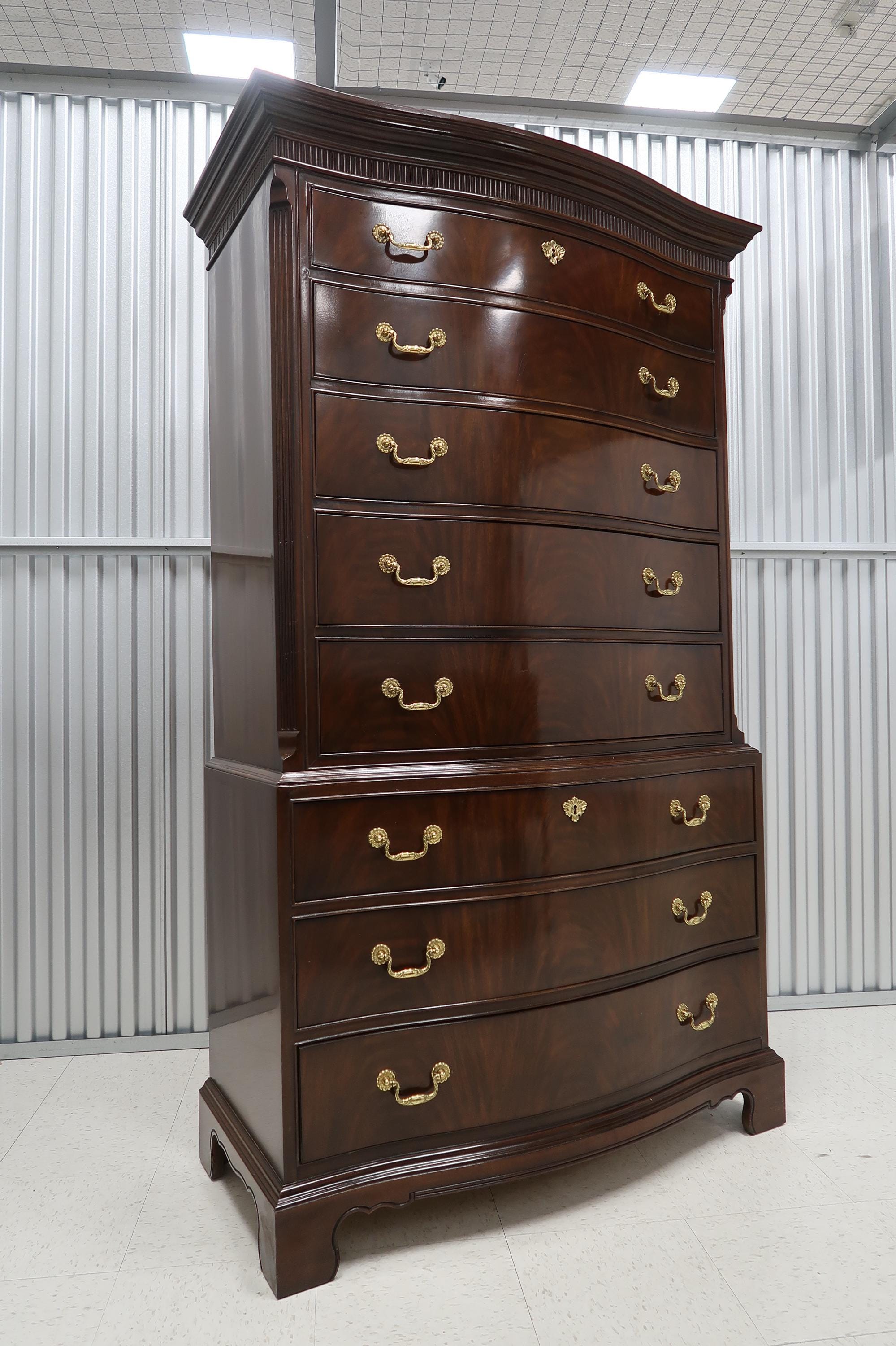 店舗良い Drexel Heritage Heirloom Flame Mahogany Serpentine Chest チェスト・タンス