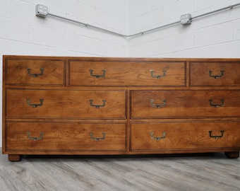 Henredon'' Artefacts'' Oak Campaign 7- Drawer Dresser Vintage Find