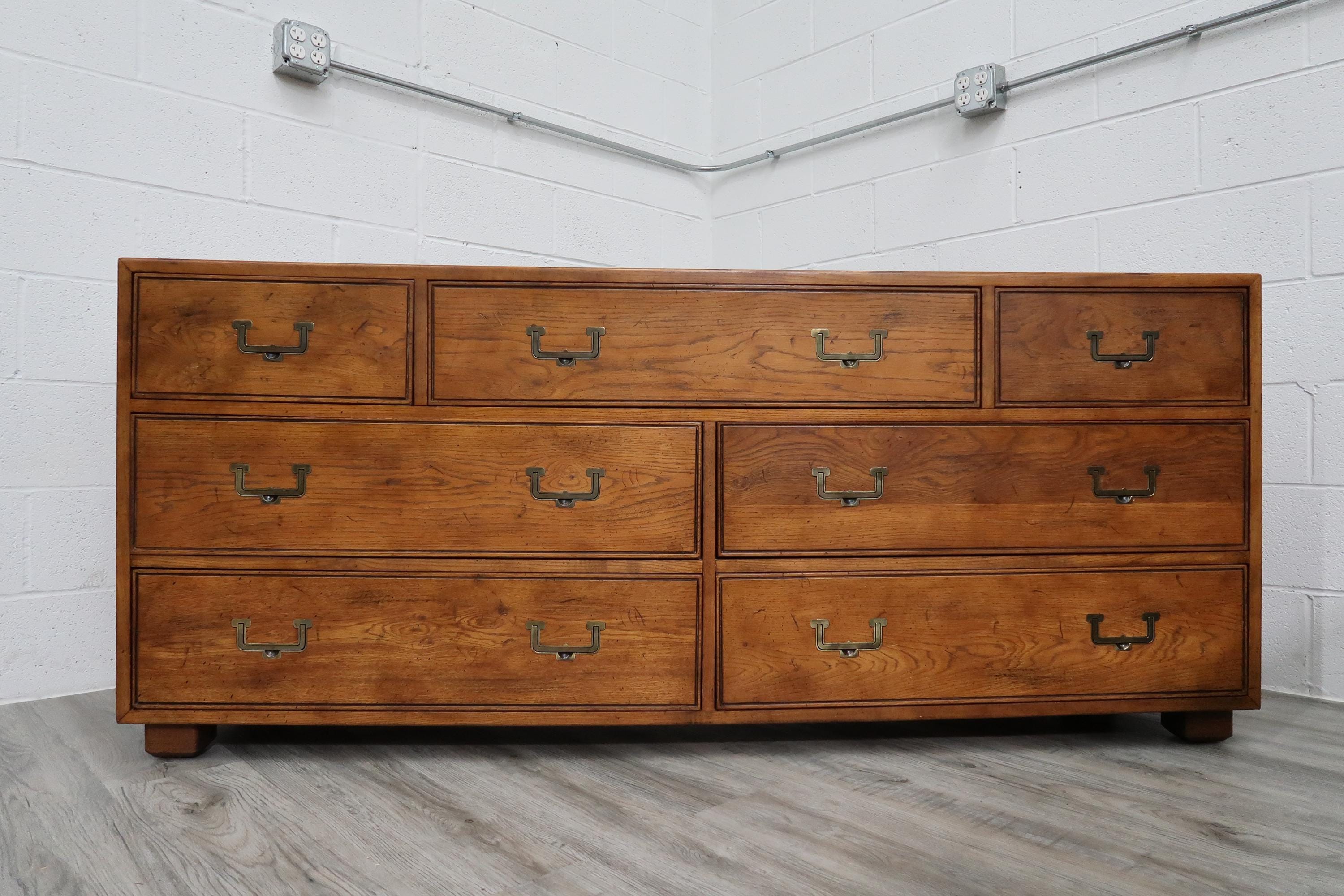 Henredon'' Artefacts'' Oak Campaign 7- Drawer Dresser Vintage Find