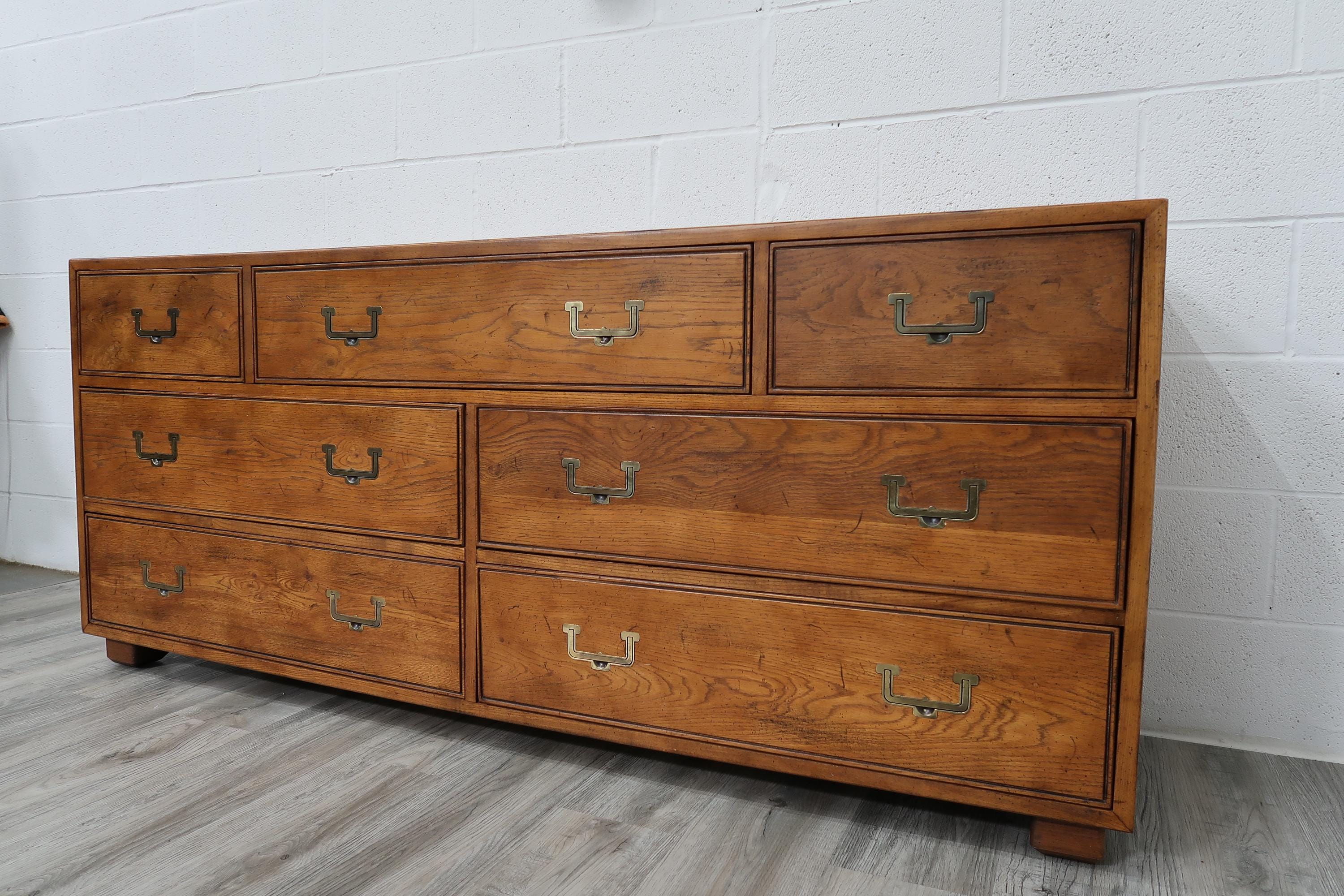 Henredon'' Artefacts'' Oak Campaign 7- Drawer Dresser Vintage Find