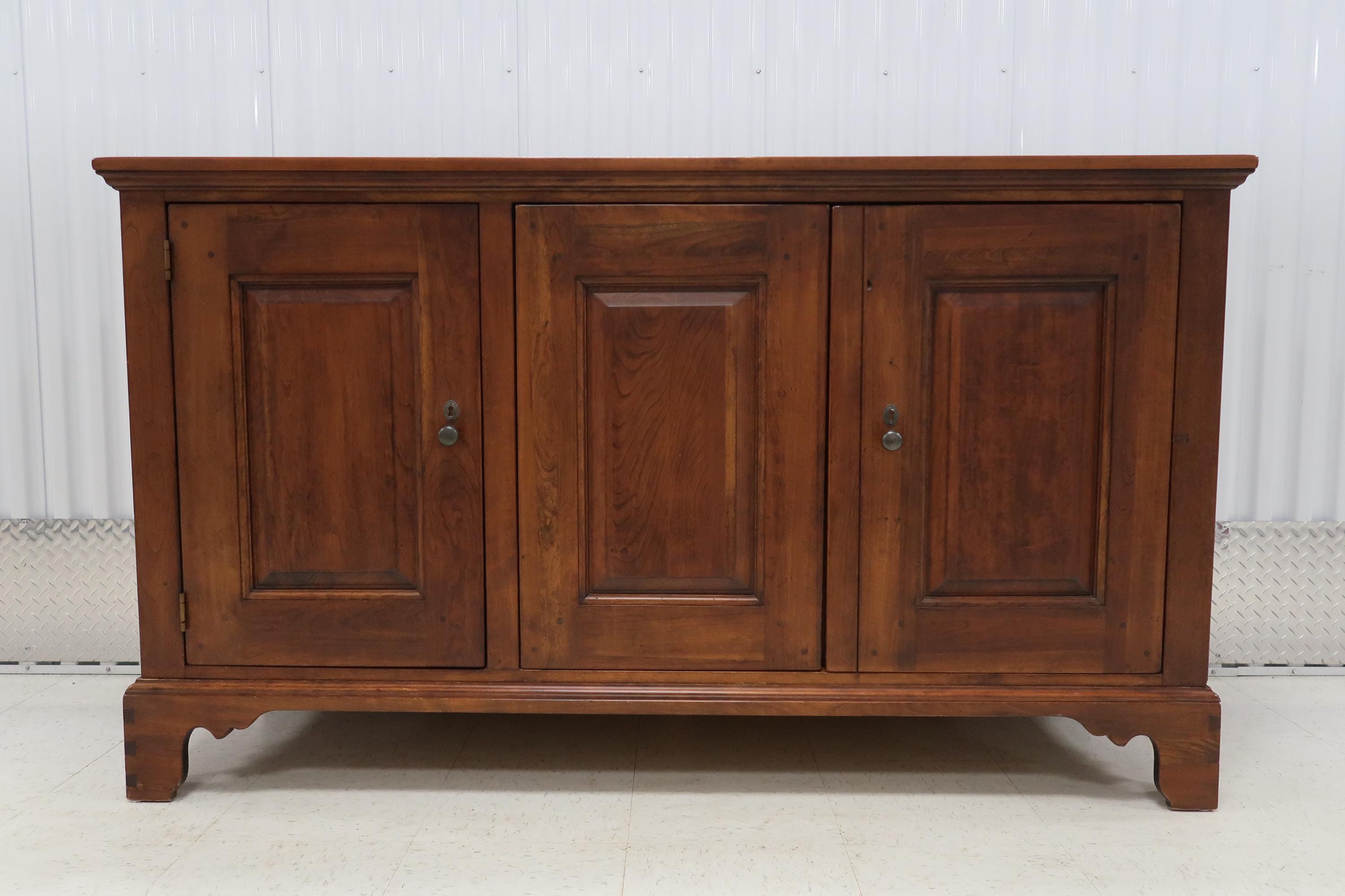 2000 Bobページ Bob Timberlake Cherry 3 Door TV Console Cabinet Vintage Find - Etsy