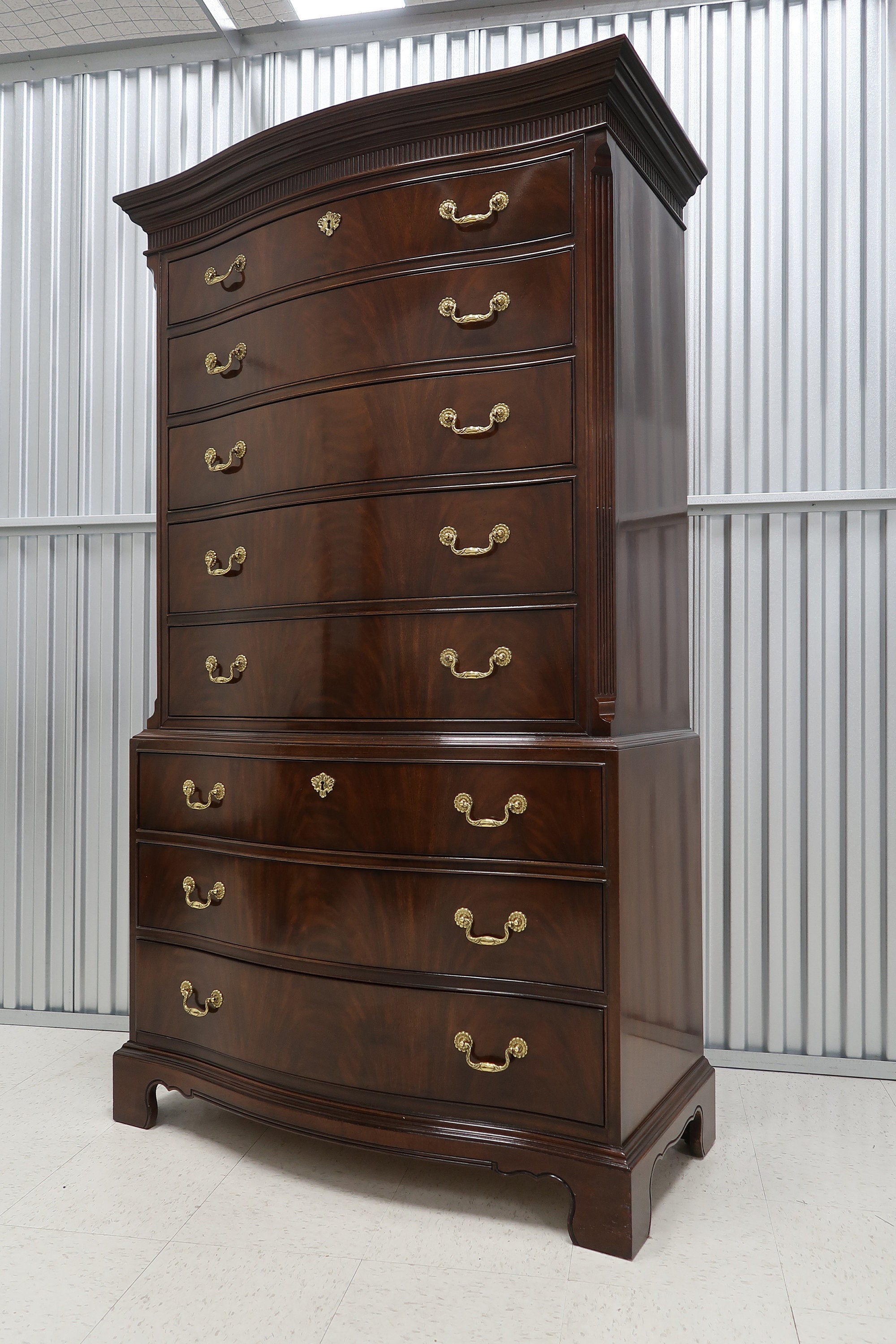 Drexel Heritage Heirloom Flame Mahogany Serpentine Chest Vintage Drexel Heritage Heirloom Flame Mahogany Serpentine Chest Vintage